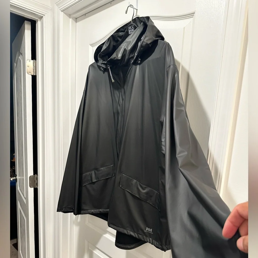 NWOT Helly Hansen Men’s Black WindbreakerJacket Concealable Hood, Size 4XL/4TG